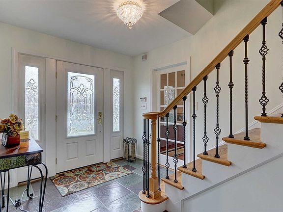 5th image of 611 Robert Pl
