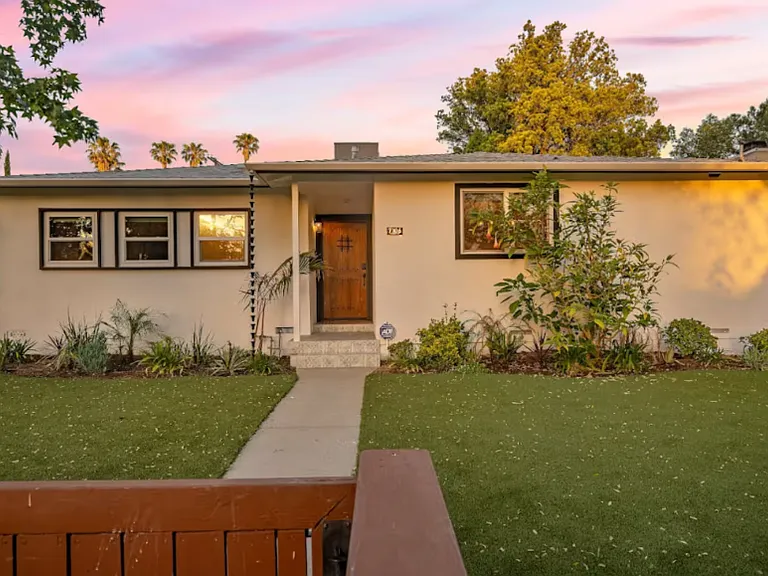 7106 Lasaine Ave — Photo 17