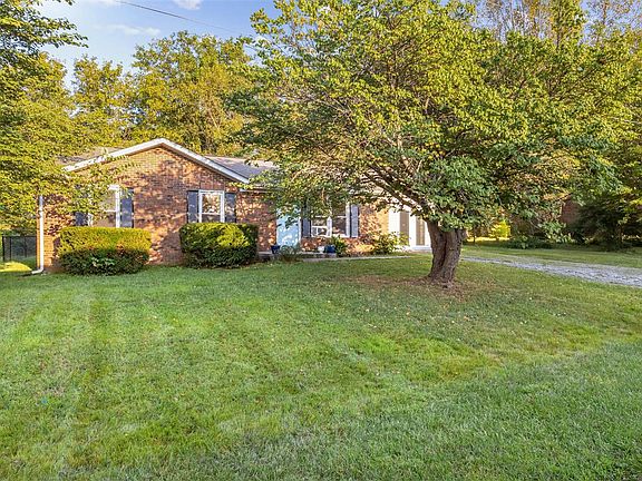 3rd image of 74 Branstetter Park Rd