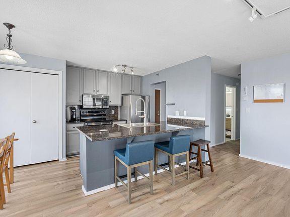 5th image of 433 S 7th St APT 1801