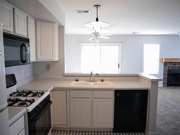 4th image of 166 Thornfield Ct