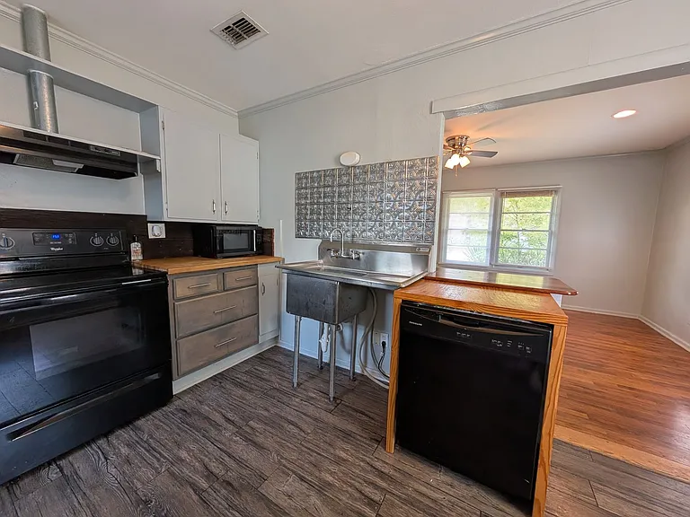 890 Josephine St — Photo 7