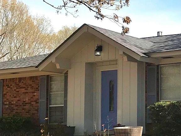 2nd image of 100 Hemlock Dr