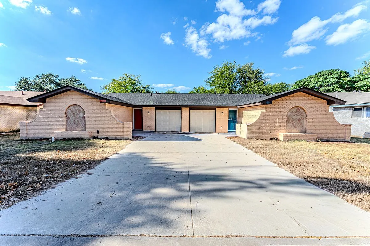 2 bed, 1.0 bath, 1055 sqft, $1,500 — Photo 1