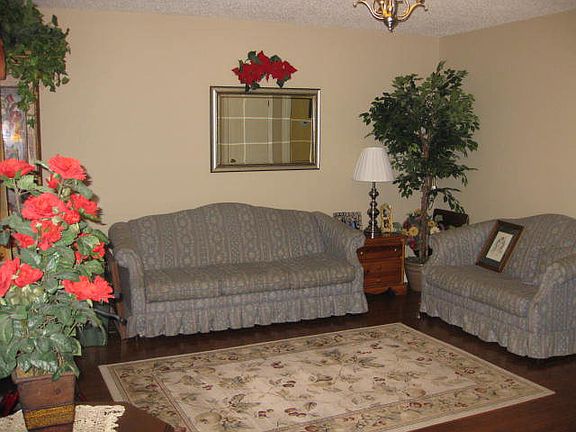 2nd image of 2801 Broadmoor Ave