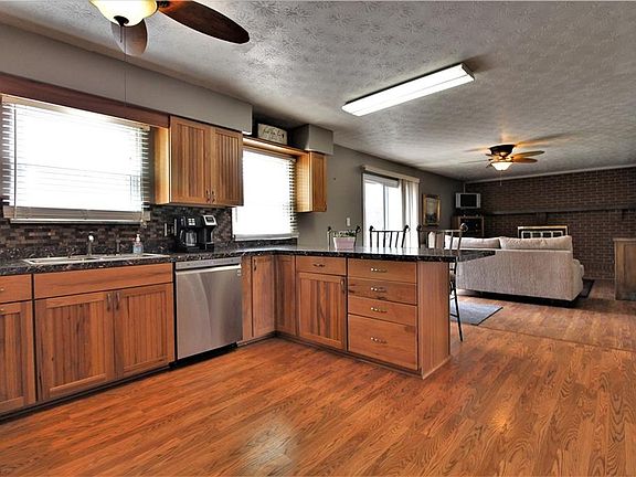 5th image of 2462 Sherwood Dr