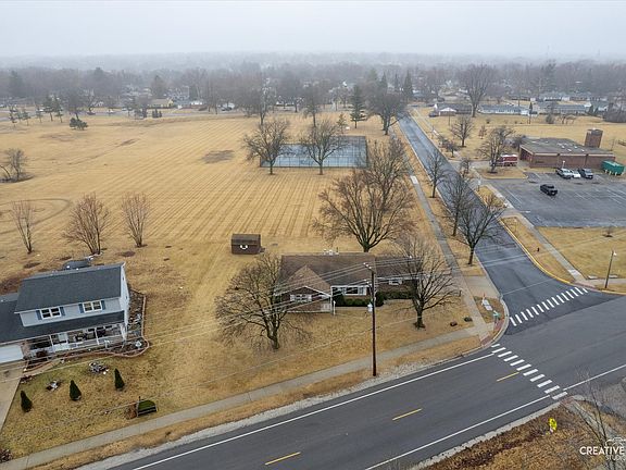 4th image of 953 Sheffer Rd