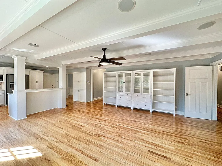 802 Hamvasy Ln — Photo 23