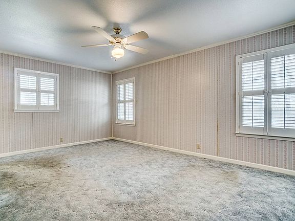 4th image of 124 W Edgewood Pl
