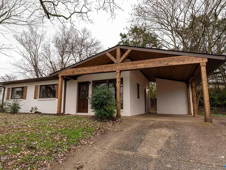 112 Wilkenson Dr NE — Photo 1