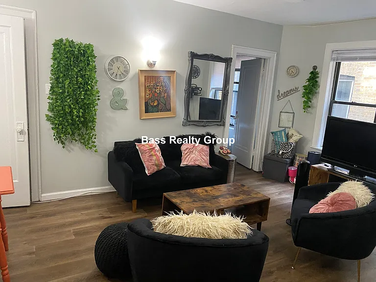 1724 W Estes Ave #209 — Photo 2