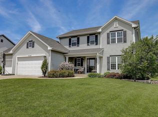 N41W22658 Sunder Creek Dr, Pewaukee, WI 53072