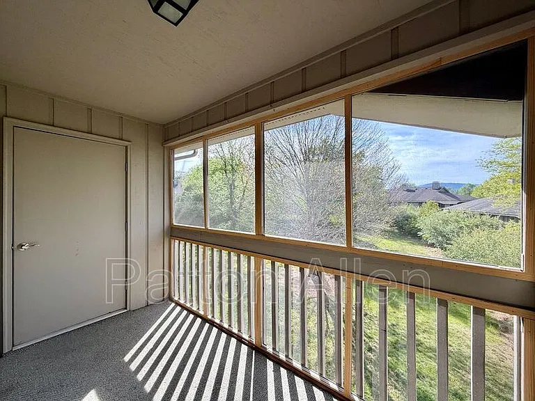 2406 Abbey Cir — Photo 12