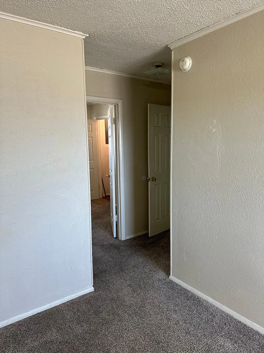Building Photo - 1005 Faye Ave #3