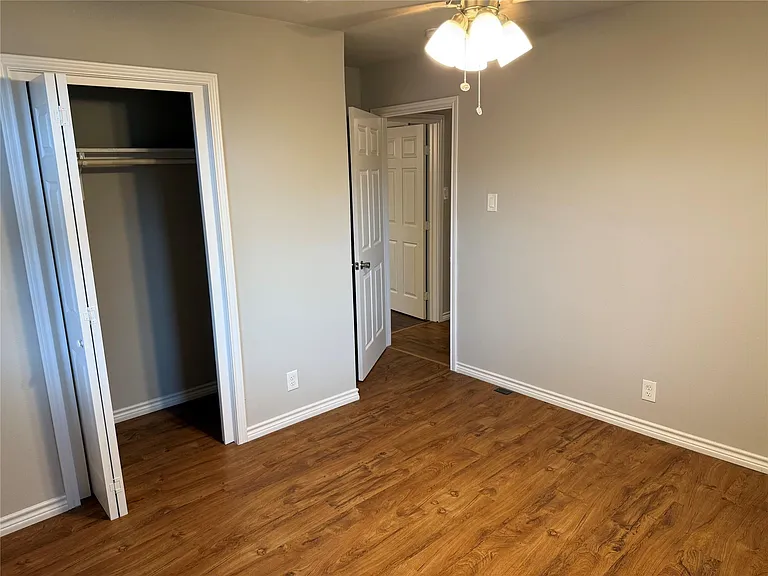 1934 Austin Ave — Photo 12