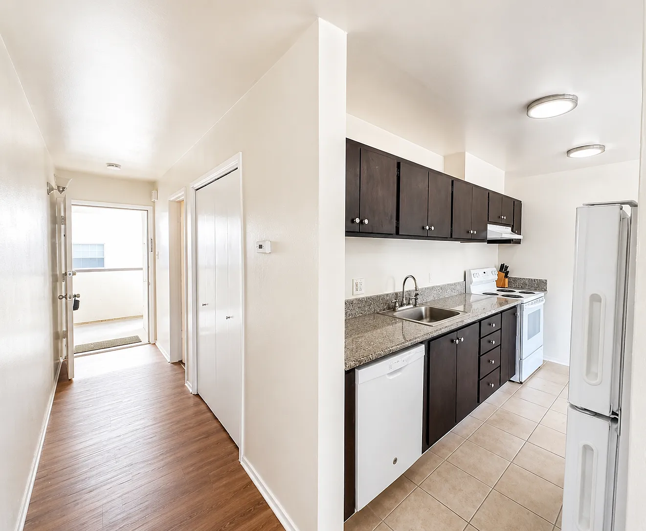 2500 Dana St — Photo 4