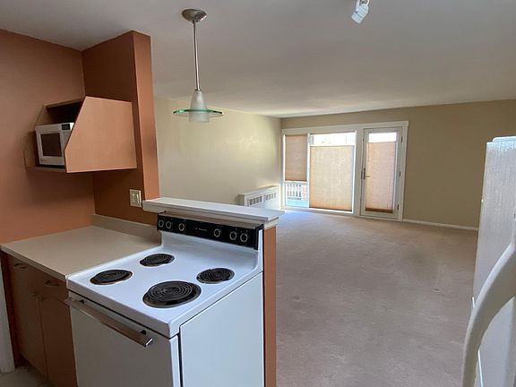 4th image of 632 13th Ave E APT 8