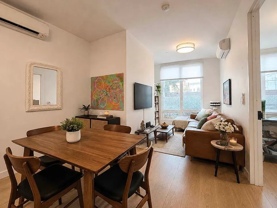366 Leonard St #1B