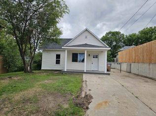 607 1st St SE, Minot, ND 58701