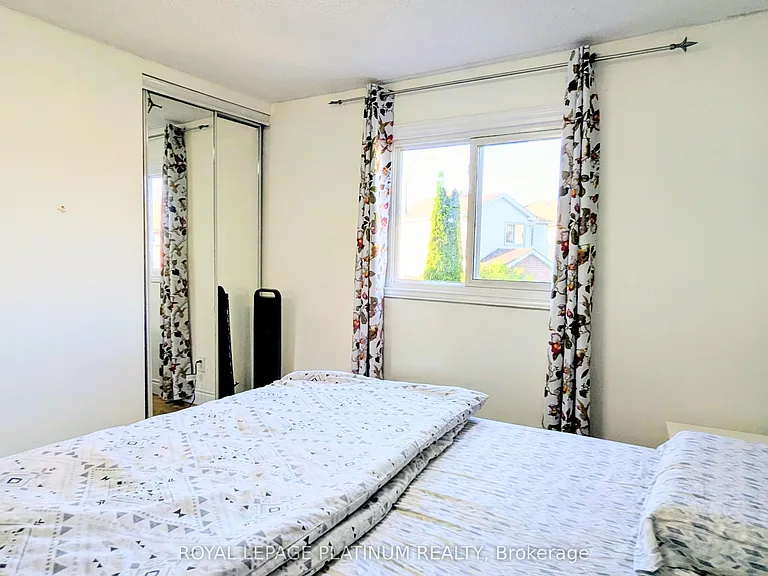 4 Gervais Dr — Photo 27