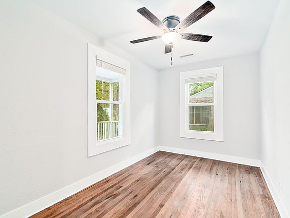 5th image of 2308 Aintree Ave