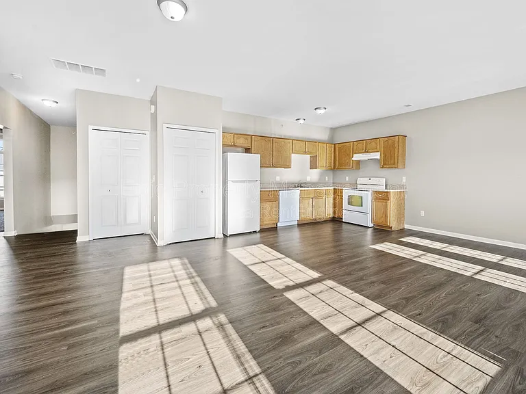 45487 Revere Dr — Photo 2