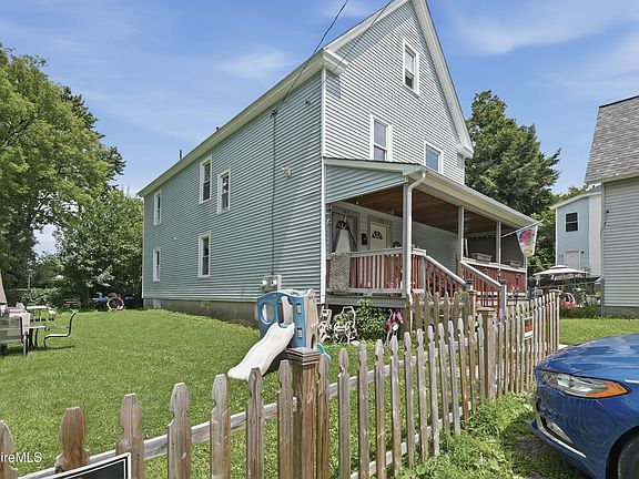 3rd image of 158-160 Linden St