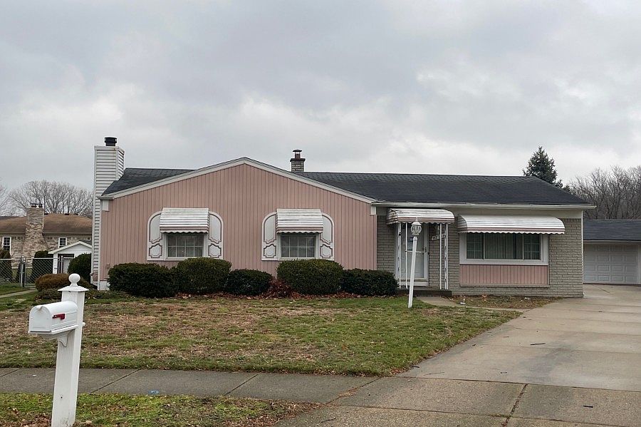 1st image of 42308 Buckingham Dr