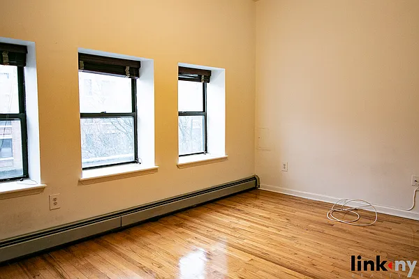 Rented by Link NY Realty | media 22