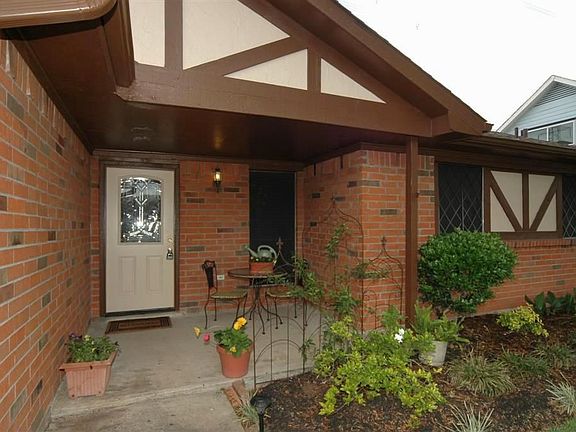 3rd image of 2110 Juanita Ln