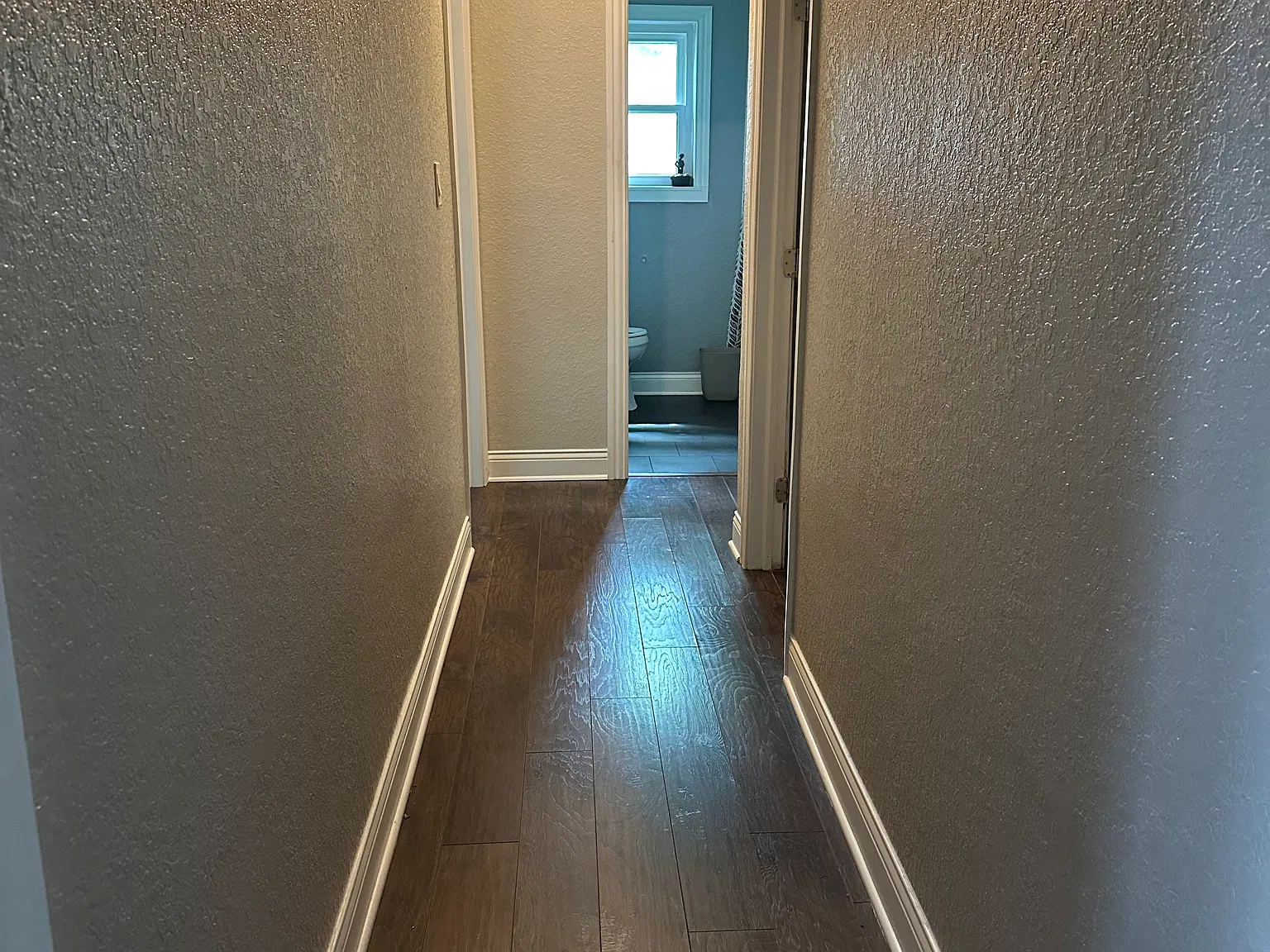 3 bed, 1.5 bath, 1201 sqft, $2,000 — Photo 3