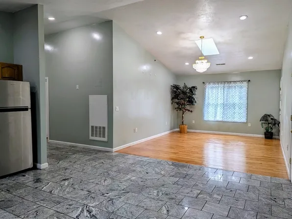 1 Hatfield St Unit 11, Worcester, MA 01604