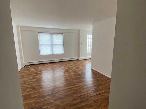 2nd image of 2620 W Berwyn Ave #410