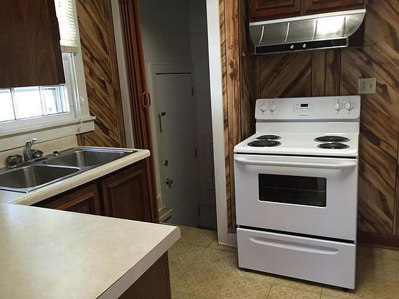 3rd image of 1126 Bloomingdale Pike