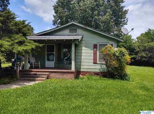 104 E Lake Dr, Gadsden, AL 35901