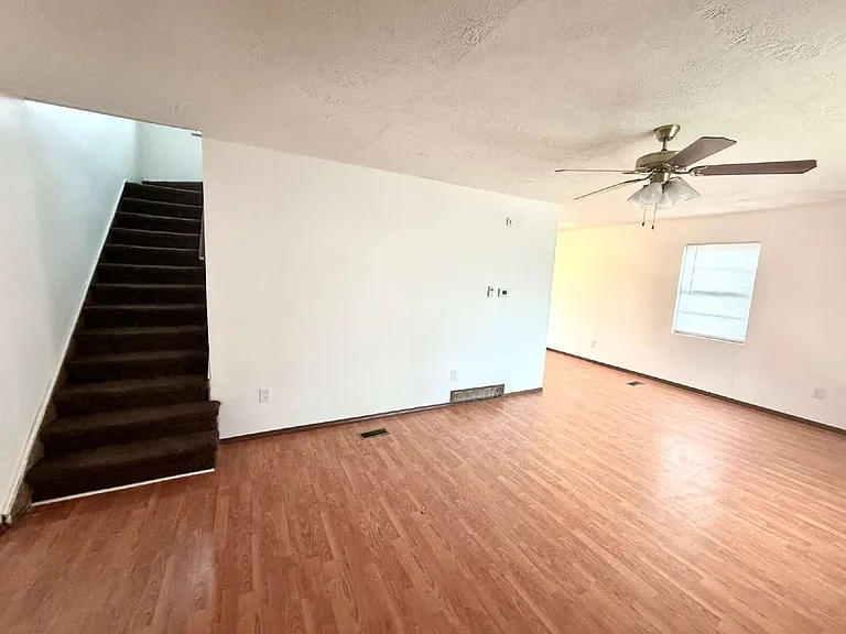 312 W Dewey St — Photo 4