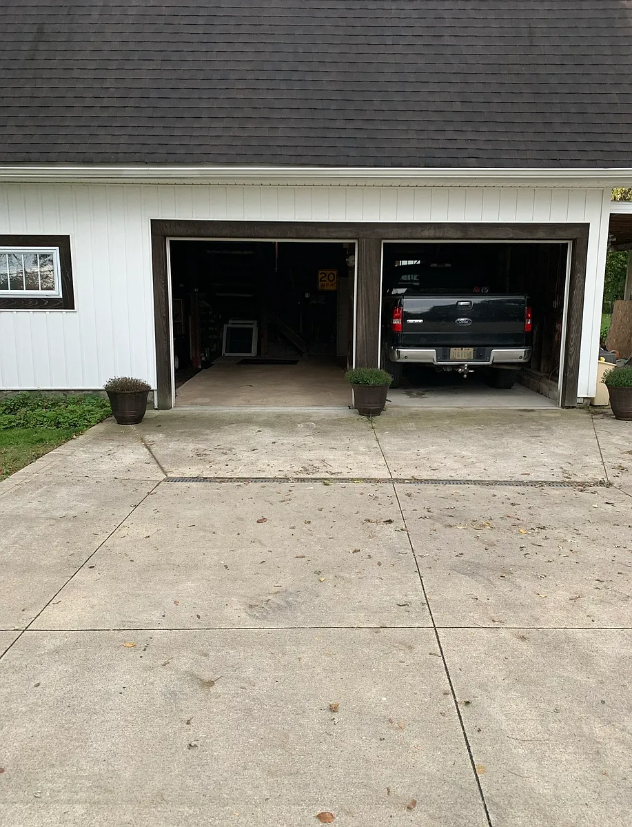 2.5 car garage - can fit a full size pickup! - 34625 Detroit Rd