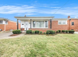 18050 Winsome Rd, Fraser, MI 48026