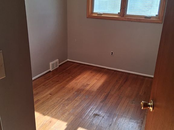 4th image of 11326 Lenoir St