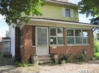 2045 Valley Dr, Syracuse, NY 13207