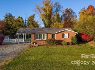 182 Etowah School Rd, Hendersonville, NC 28739