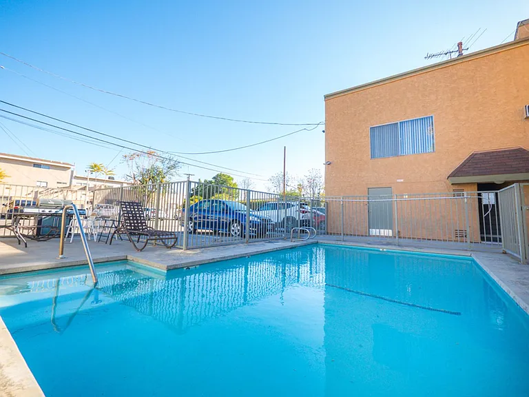 5708 Tujunga Ave — Photo 25