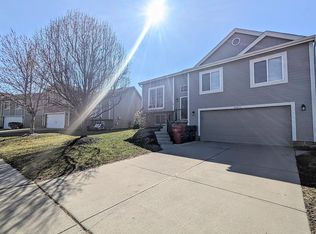 16921 Grand Ave, Omaha, NE 68116