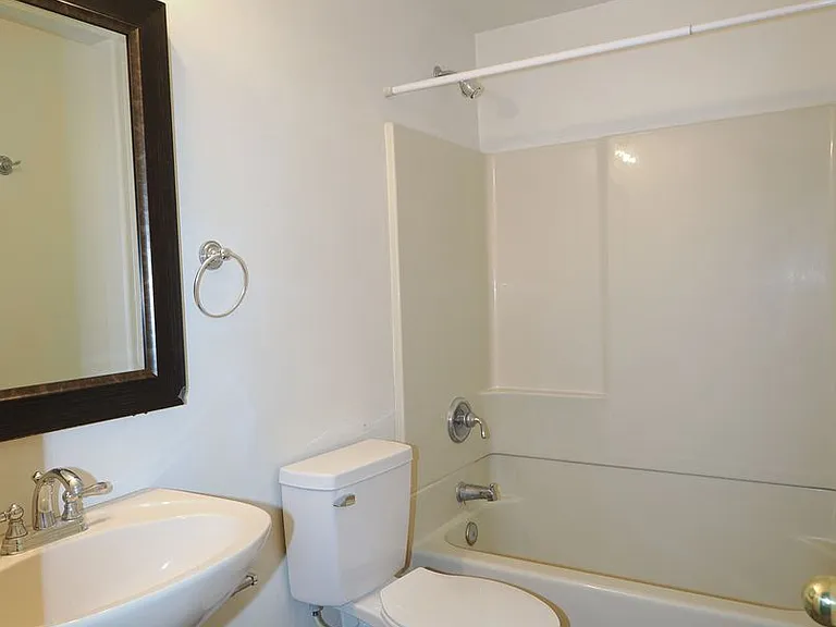 815 Riverview Ln — Photo 11