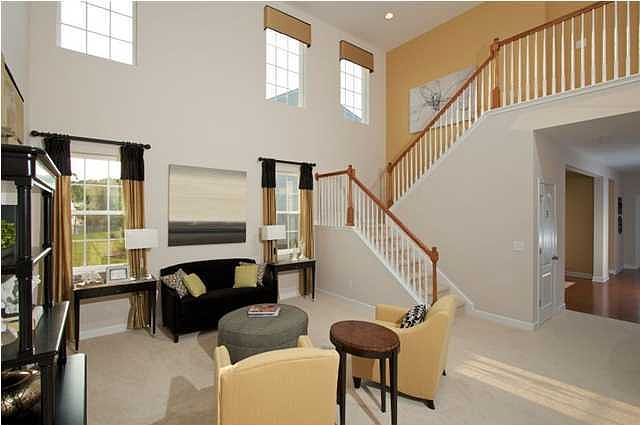 2nd image of 400 Abelia Ln