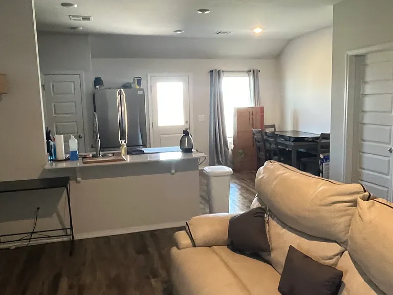 10029 SW 43rd St — Photo 3