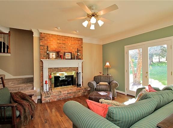 3rd image of 5058 Saddleview Dr