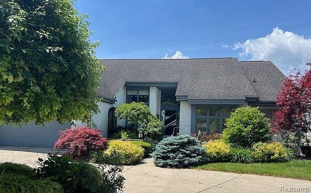 1st image of 2868 Woodbine Dr