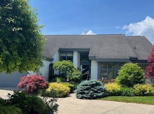 2868 Woodbine Dr, Waterford, MI