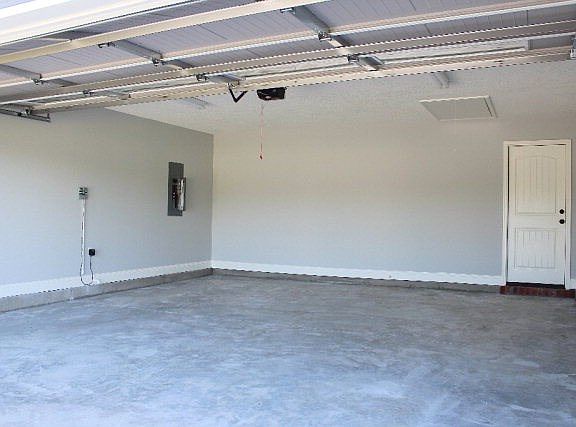 5th image of 2050 Holland Cir